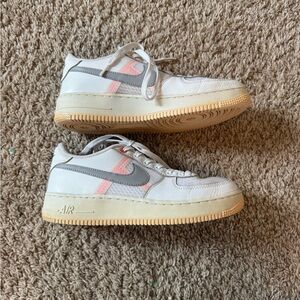 AIR FORCE 1 LV8 1 GS 'WHITE HYPER CRIMSON'
